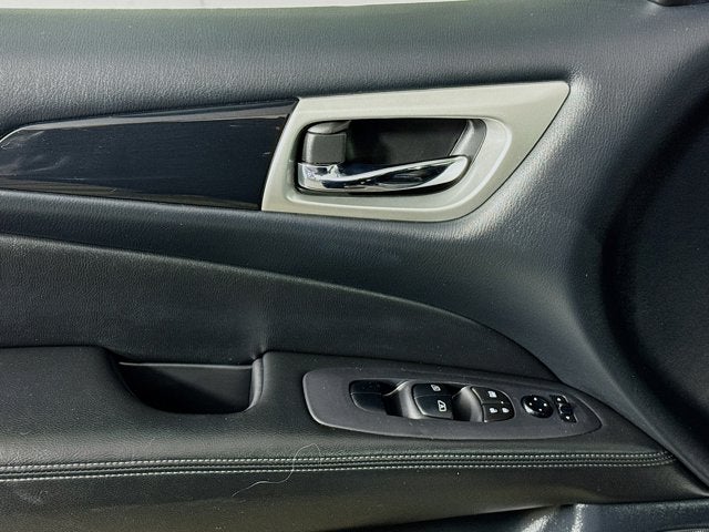 2020 Nissan Pathfinder SV