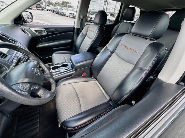2020 Nissan Pathfinder SV