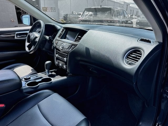 2020 Nissan Pathfinder SV