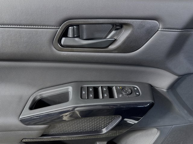 2025 Nissan Pathfinder S