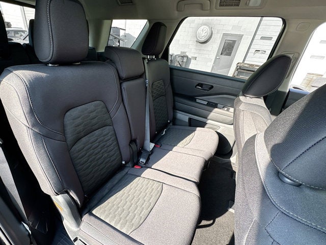 2025 Nissan Pathfinder S