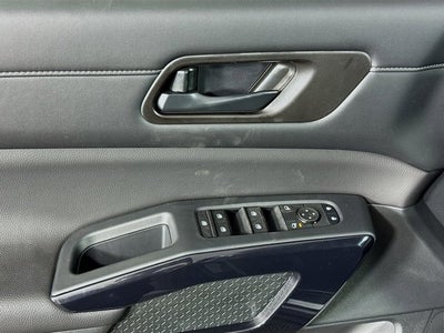 2025 Nissan Pathfinder S