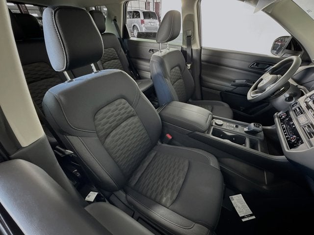 2025 Nissan Pathfinder S