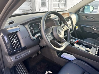 2025 Nissan Pathfinder S