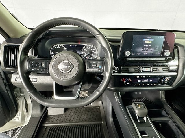 2023 Nissan Pathfinder SV