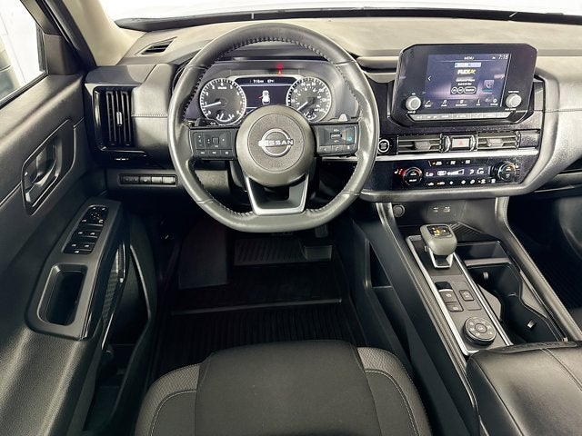 2023 Nissan Pathfinder SV
