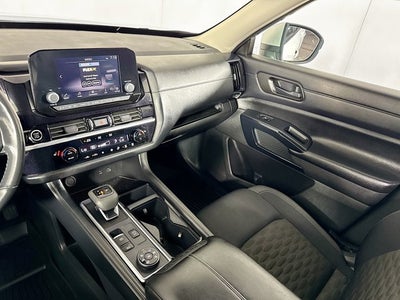 2023 Nissan Pathfinder SV