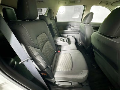 2023 Nissan Pathfinder SV