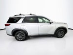 2023 Nissan Pathfinder SV