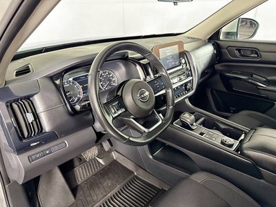 2023 Nissan Pathfinder SV