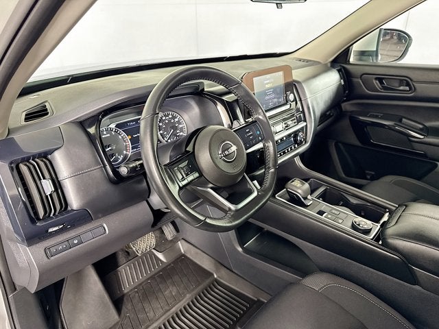 2023 Nissan Pathfinder SV