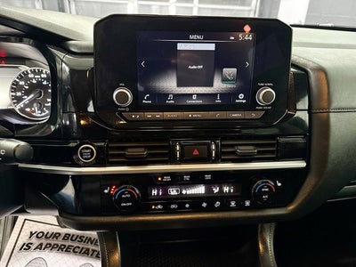 2024 Nissan Pathfinder SV