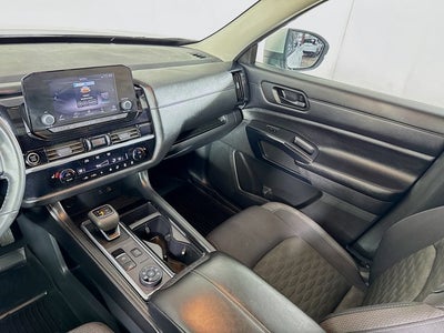 2023 Nissan Pathfinder SV
