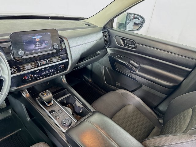 2023 Nissan Pathfinder SV