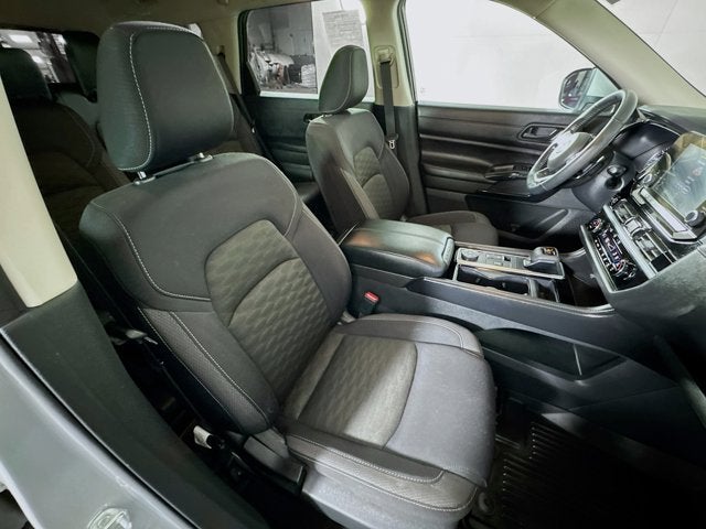 2023 Nissan Pathfinder SV