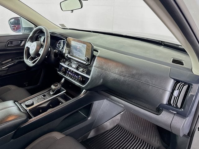 2023 Nissan Pathfinder SV