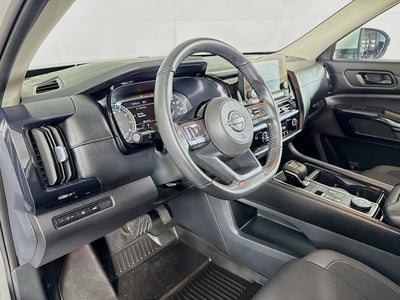 2023 Nissan Pathfinder SV