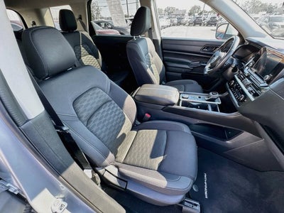 2024 Nissan Pathfinder SV