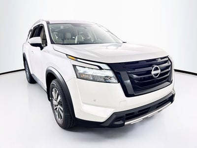 2025 Nissan Pathfinder SL