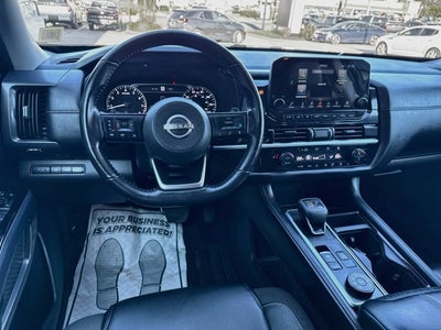 2025 Nissan Pathfinder SL