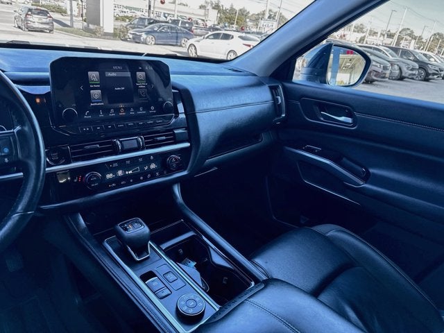 2025 Nissan Pathfinder SL