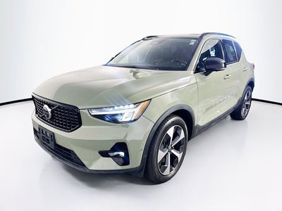 2023 Volvo XC40 Plus Dark Theme