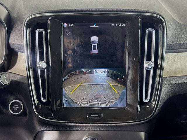 2023 Volvo XC40 Plus Dark Theme
