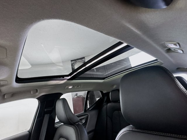 2023 Volvo XC40 Plus Dark Theme