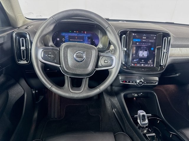 2023 Volvo XC40 Plus Dark Theme