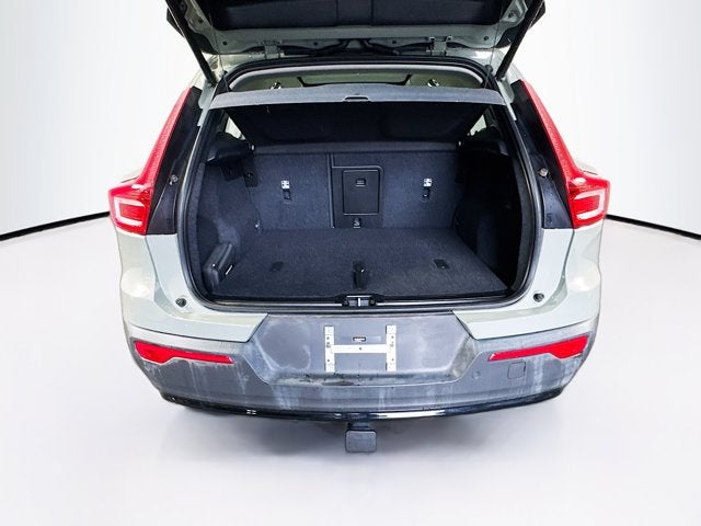 2023 Volvo XC40 Plus Dark Theme