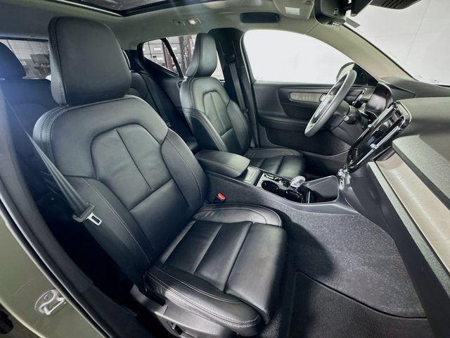 2023 Volvo XC40 Plus Dark Theme