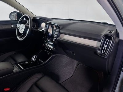 2023 Volvo XC40 Plus Dark Theme