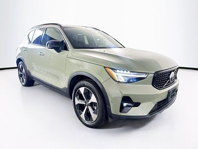 2023 Volvo XC40 Plus Dark Theme