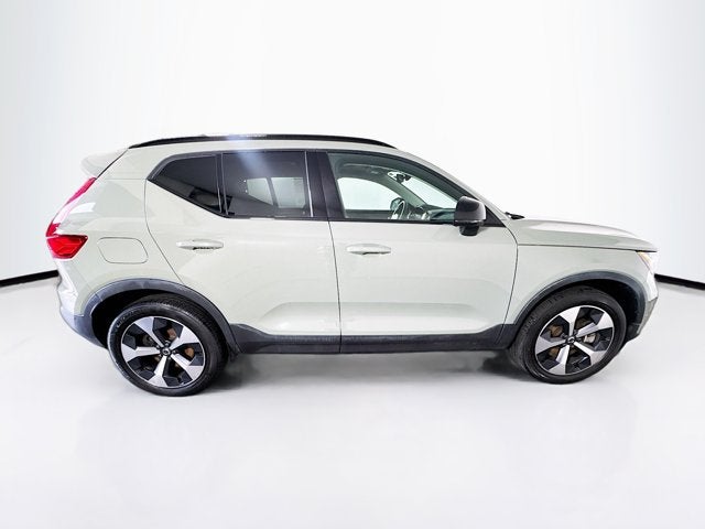 2023 Volvo XC40 Plus Dark Theme