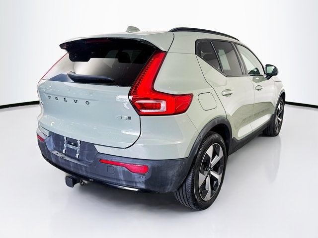 2023 Volvo XC40 Plus Dark Theme