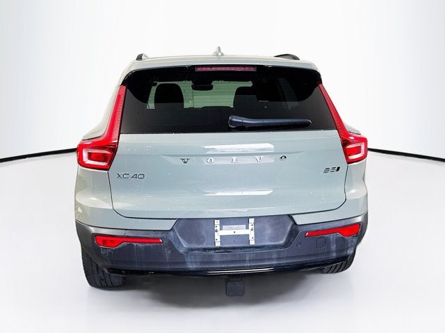 2023 Volvo XC40 Plus Dark Theme