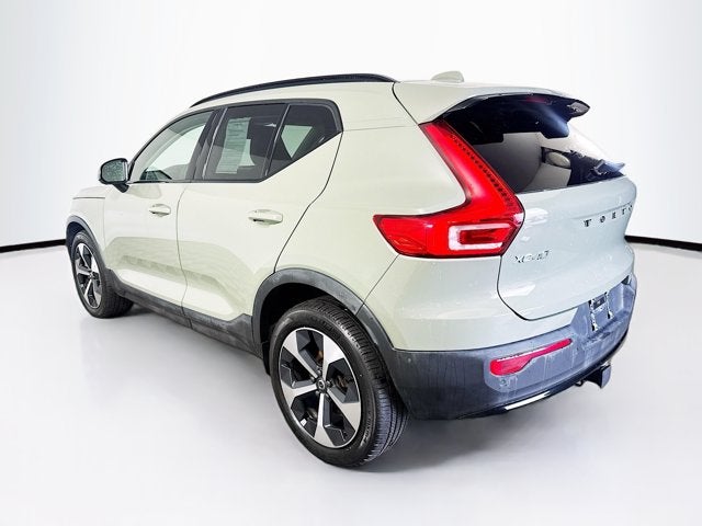 2023 Volvo XC40 Plus Dark Theme