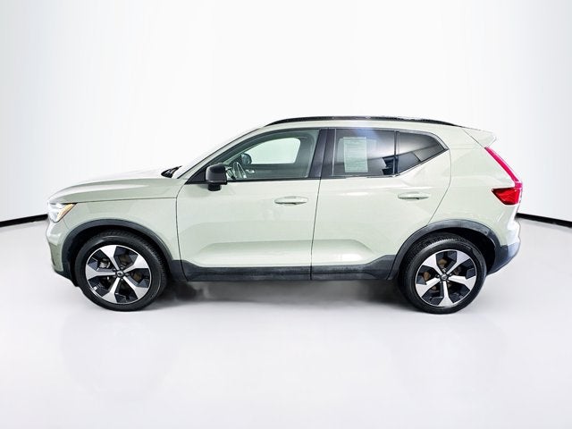 2023 Volvo XC40 Plus Dark Theme